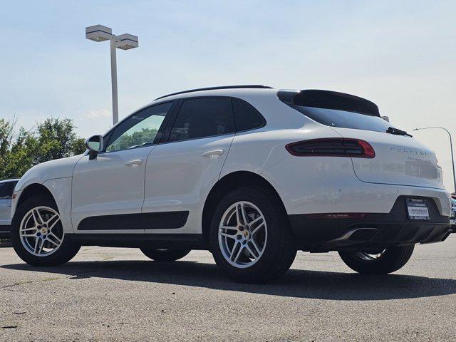 Photo of 2018 White Porsche Macan
