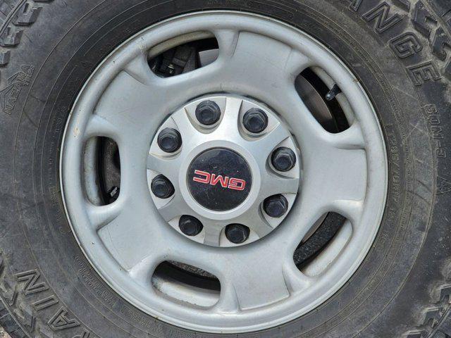 Photo of 2023 Summit White GMC Sierra 2500
