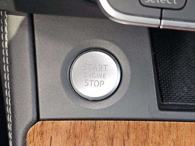 Photo of 2022 Ibis White Audi Q5