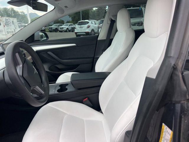 Photo of 2022 Midnight Silver Metallic Tesla Model 3