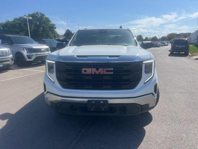 Photo of 2023 Summit White GMC Sierra 1500