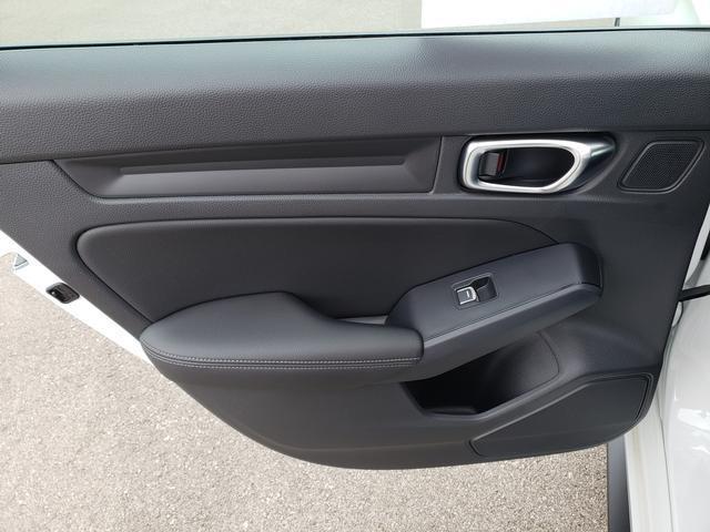 Photo of 2024 Platinum White Pearl Honda Civic