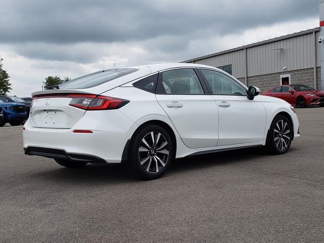 Photo of 2024 Platinum White Pearl Honda Civic