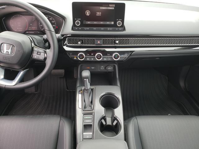 Photo of 2024 Platinum White Pearl Honda Civic