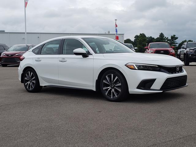 Photo of 2024 Platinum White Pearl Honda Civic