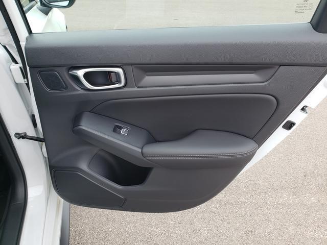 Photo of 2024 Platinum White Pearl Honda Civic