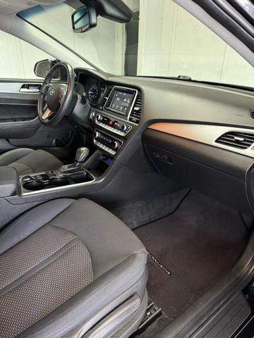 Photo of 2018 Black Hyundai SONATA