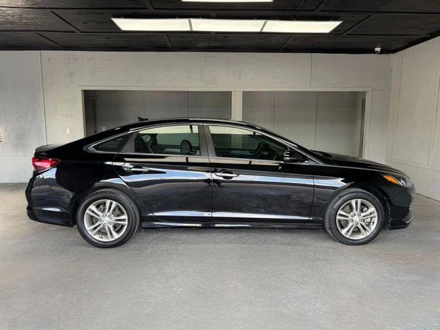 Photo of 2018 Black Hyundai SONATA