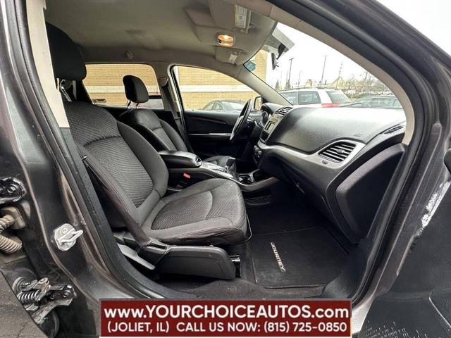 Photo of 2017 Gray Dodge Journey