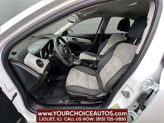 Photo of 2013 White Chevrolet Cruze