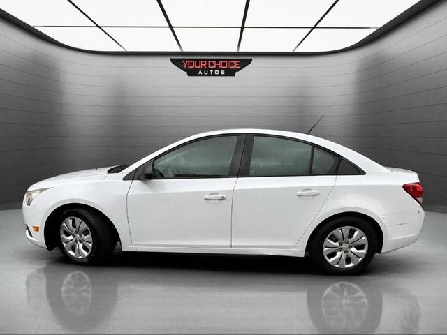 Photo of 2013 White Chevrolet Cruze