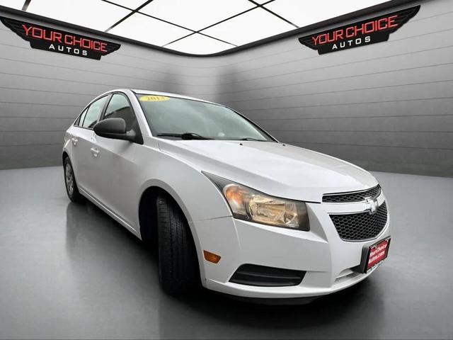 Photo of 2013 White Chevrolet Cruze