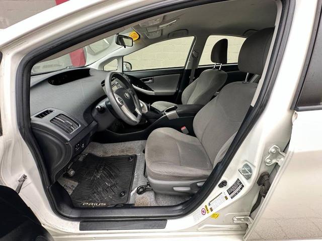 Photo of 2015 White Toyota Prius