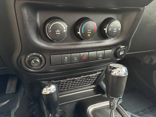 Photo of 2015 Gray Jeep Wrangler Unlimited