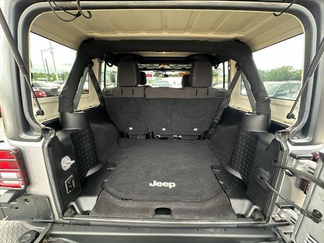 Photo of 2015 Gray Jeep Wrangler Unlimited