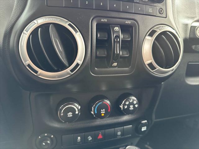 Photo of 2015 Gray Jeep Wrangler Unlimited