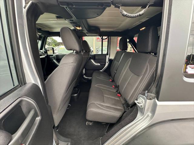 Photo of 2015 Gray Jeep Wrangler Unlimited