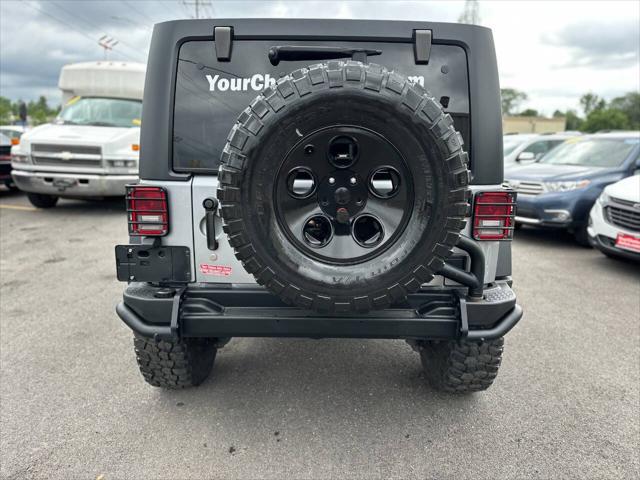 Photo of 2015 Gray Jeep Wrangler Unlimited