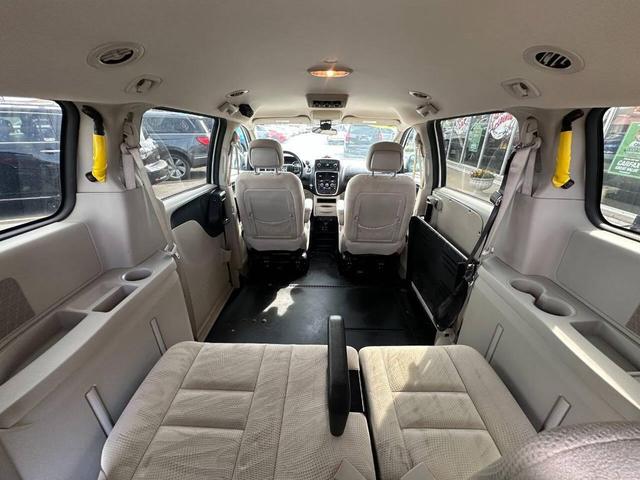 Photo of 2017 White Dodge Grand Caravan