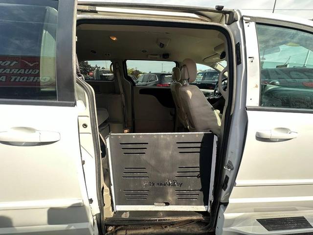 Photo of 2017 White Dodge Grand Caravan