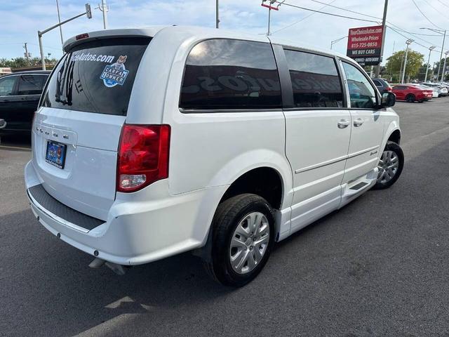 Photo of 2017 White Dodge Grand Caravan