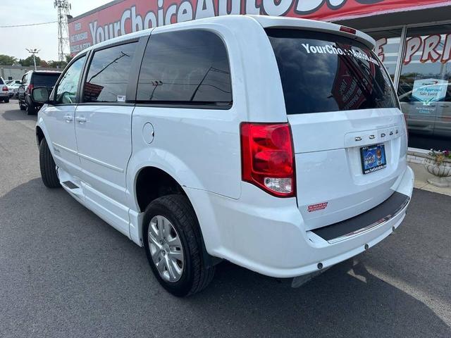 Photo of 2017 White Dodge Grand Caravan