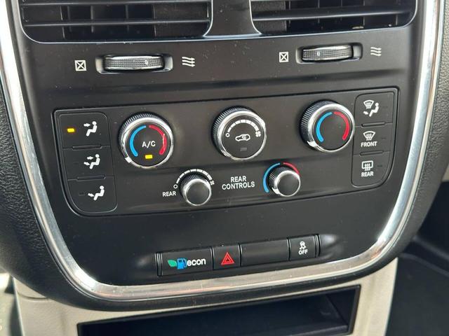 Photo of 2017 White Dodge Grand Caravan