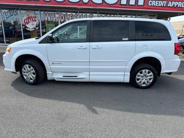 Photo of 2017 White Dodge Grand Caravan