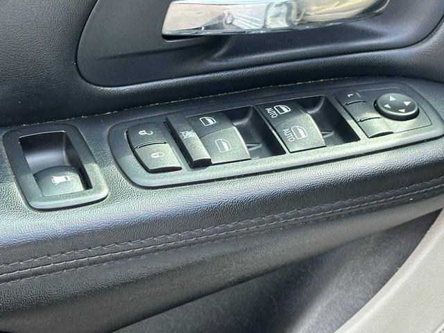 Photo of 2017 White Dodge Grand Caravan