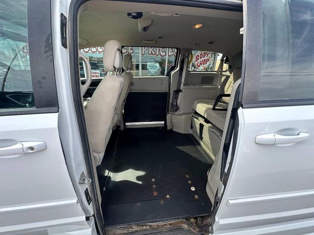 Photo of 2017 White Dodge Grand Caravan