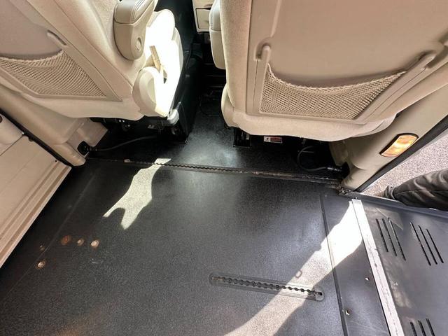 Photo of 2017 White Dodge Grand Caravan
