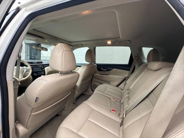 Photo of 2014 White Nissan Rogue