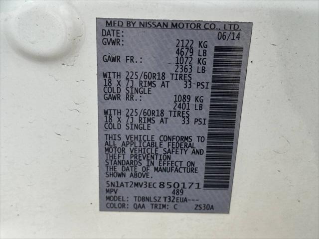 Photo of 2014 White Nissan Rogue