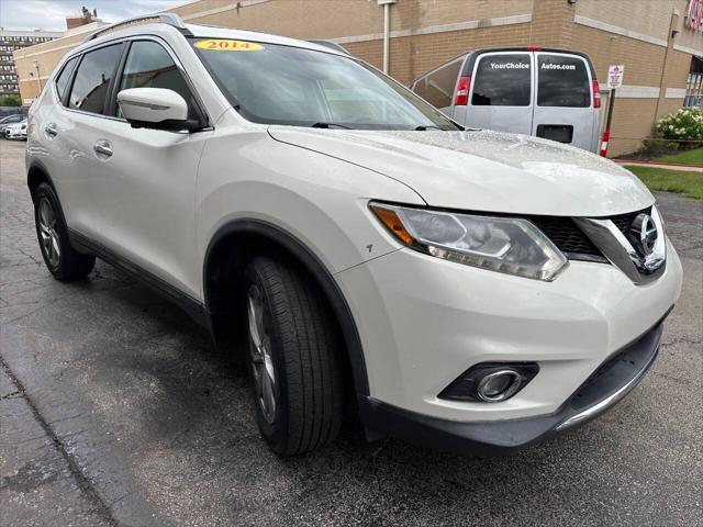Photo of 2014 White Nissan Rogue