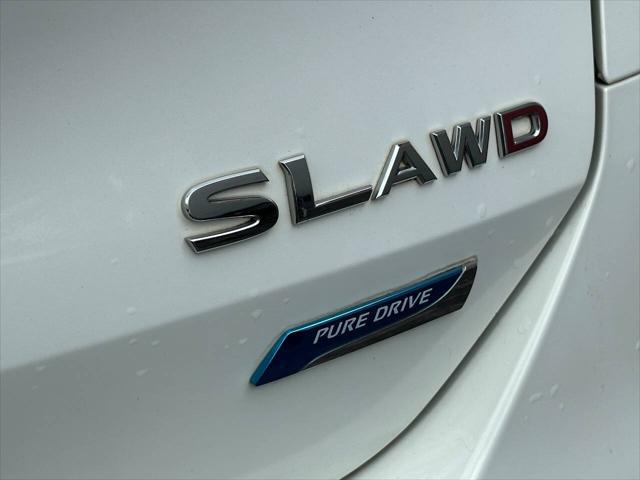 Photo of 2014 White Nissan Rogue