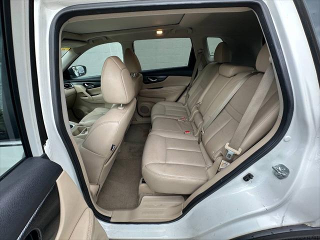 Photo of 2014 White Nissan Rogue