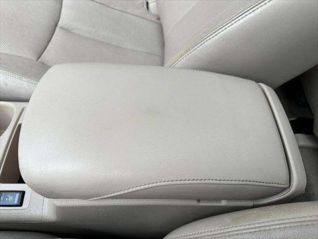 Photo of 2014 White Nissan Rogue