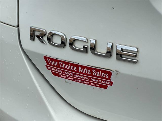 Photo of 2014 White Nissan Rogue