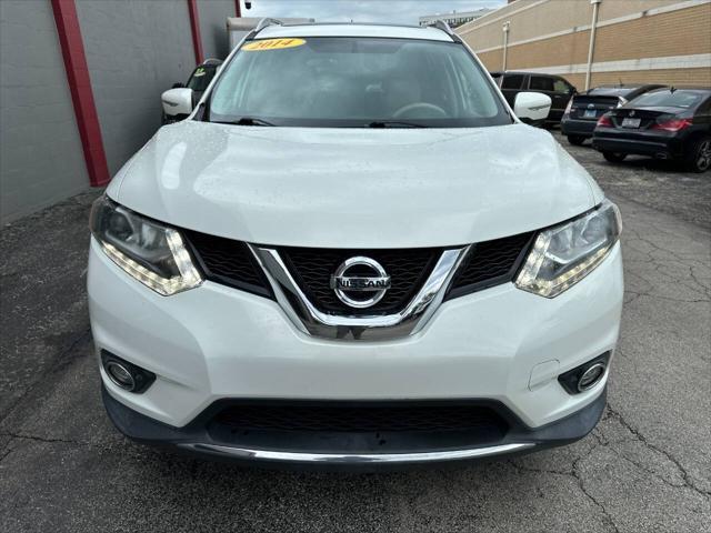 Photo of 2014 White Nissan Rogue