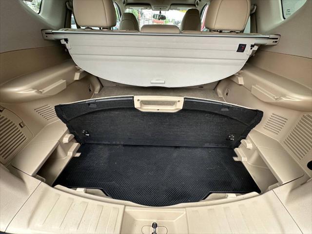 Photo of 2014 White Nissan Rogue