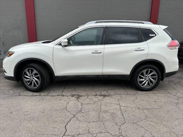 Photo of 2014 White Nissan Rogue