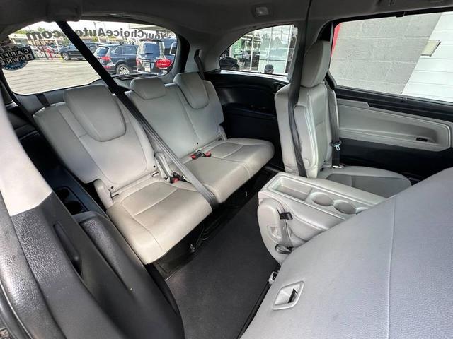 Photo of 2018 Gray Honda Odyssey