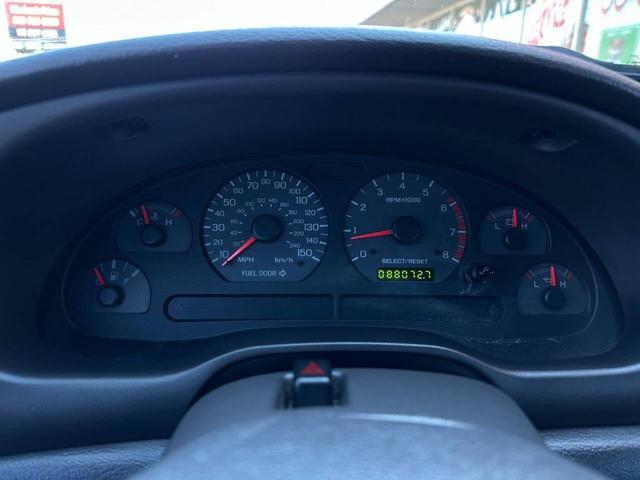 Photo of 2002 Gray Ford Mustang