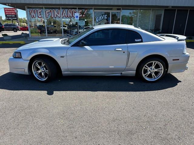 Photo of 2002 Gray Ford Mustang