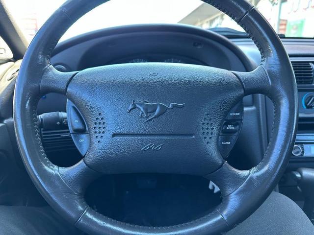 Photo of 2002 Gray Ford Mustang