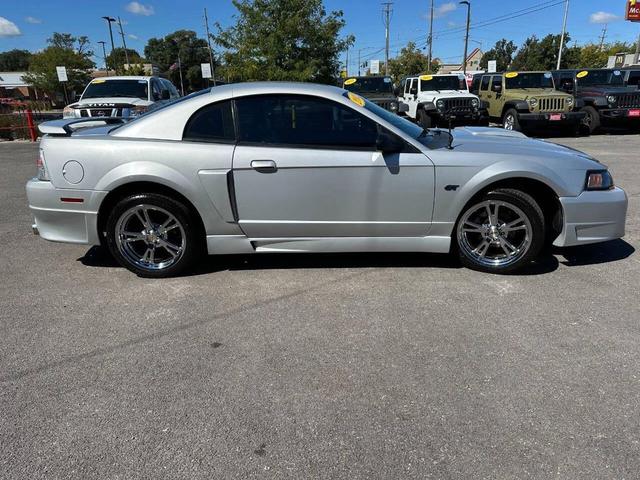 Photo of 2002 Gray Ford Mustang