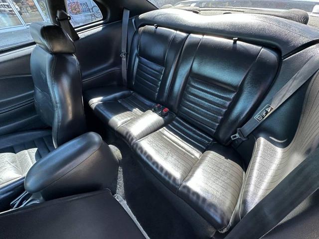Photo of 2002 Gray Ford Mustang