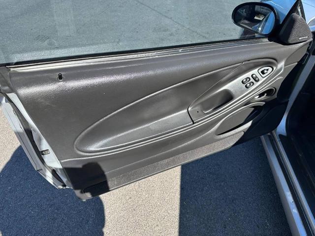Photo of 2002 Gray Ford Mustang