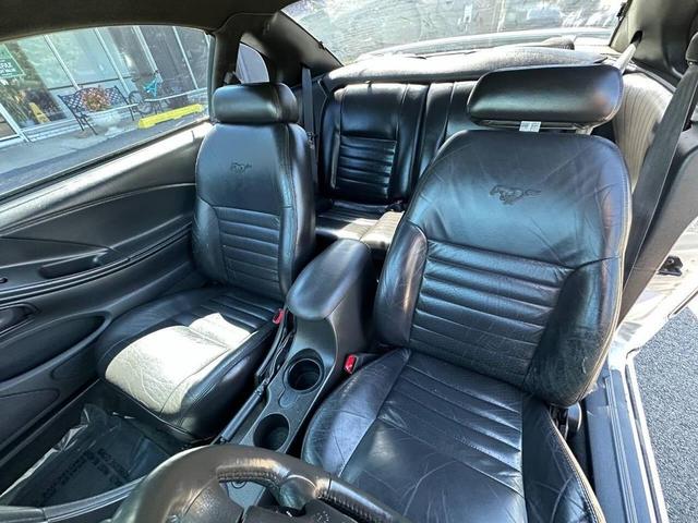 Photo of 2002 Gray Ford Mustang