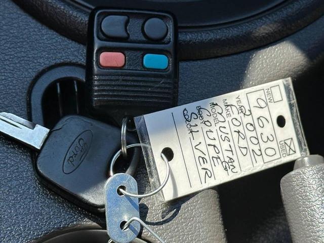 Photo of 2002 Gray Ford Mustang